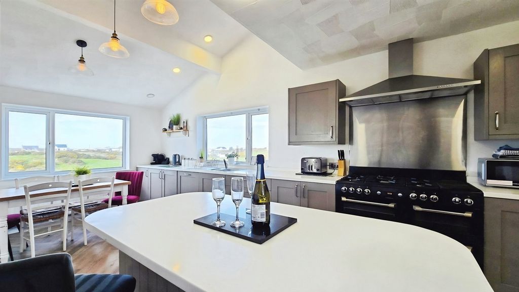 Property photo 3 of 29 Pbox-Img.Jpg