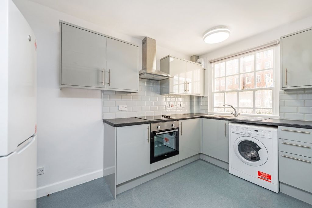 Property photo 3 of 8 Kitchen