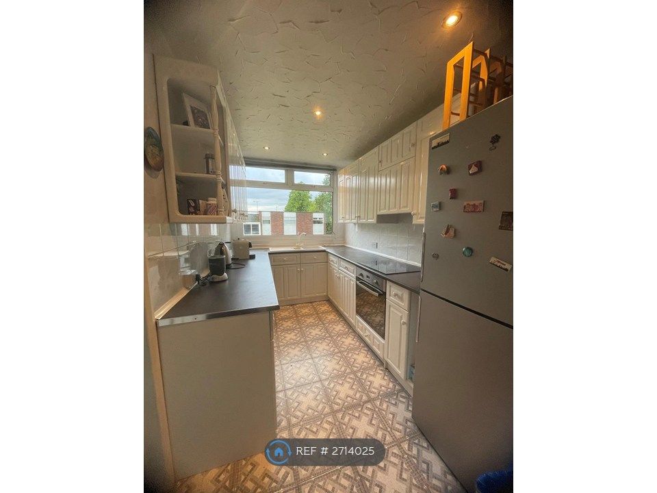 Property photo 2 of 28