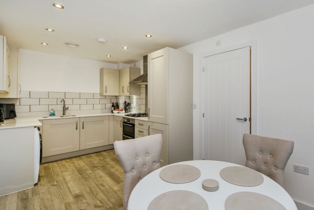 Property photo 3 of 21 Kitchen/Diner