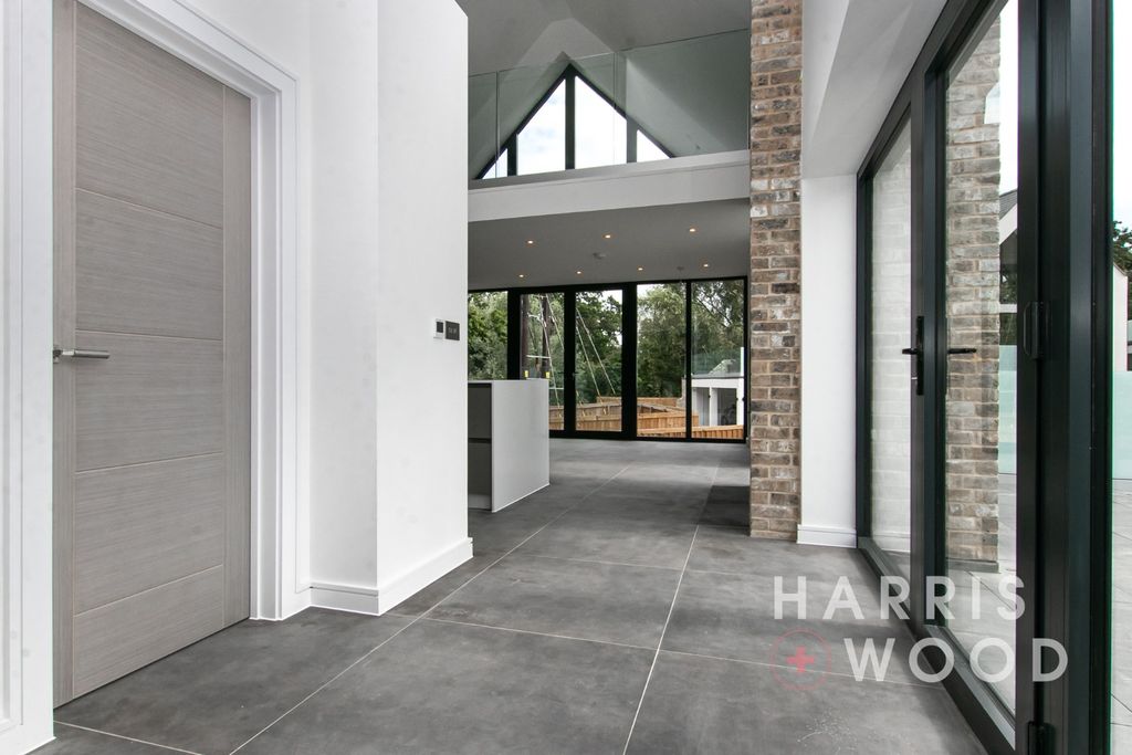 Property photo 3 of 46 3996823