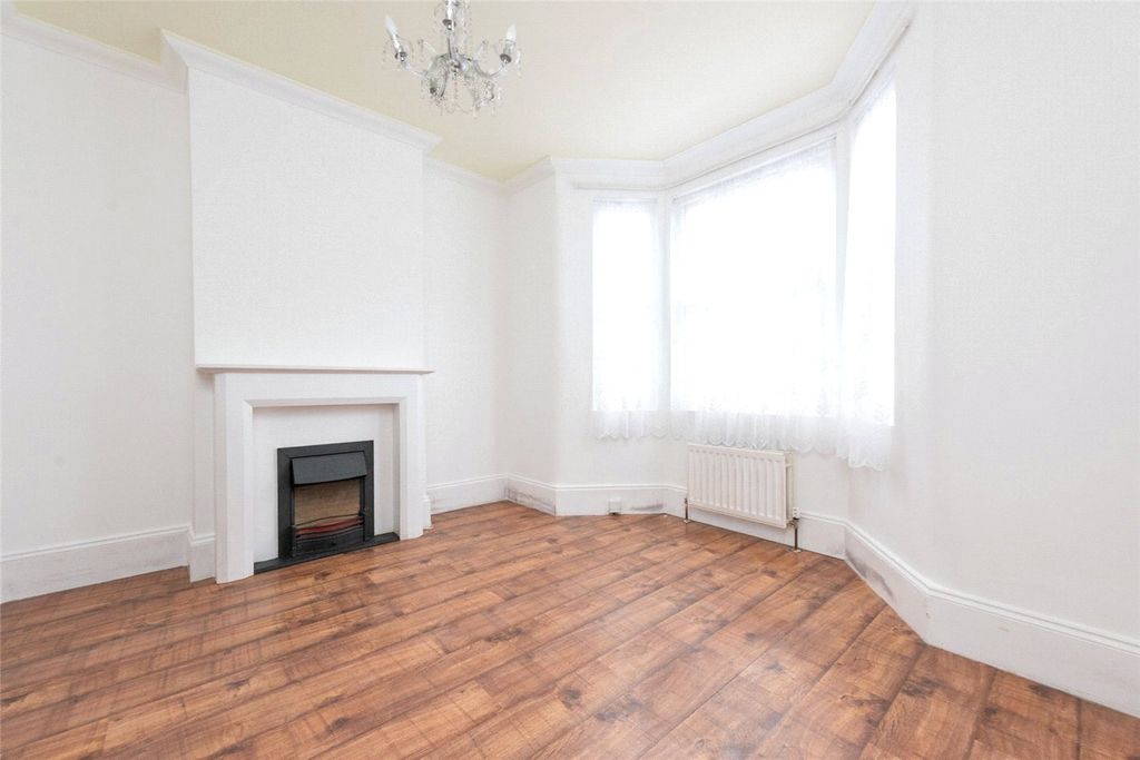 Property photo 2 of 8 Picture No. 27