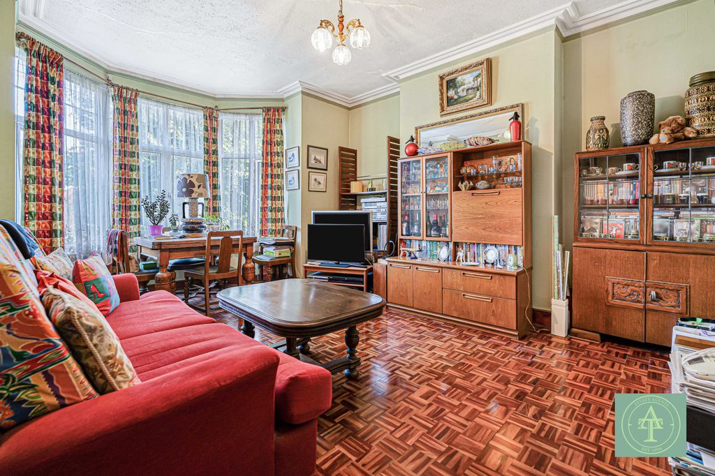 Property photo 3 of 13 Gallery