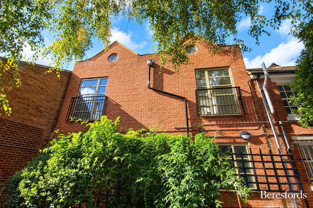 Property photo 1 of 8 Exterior