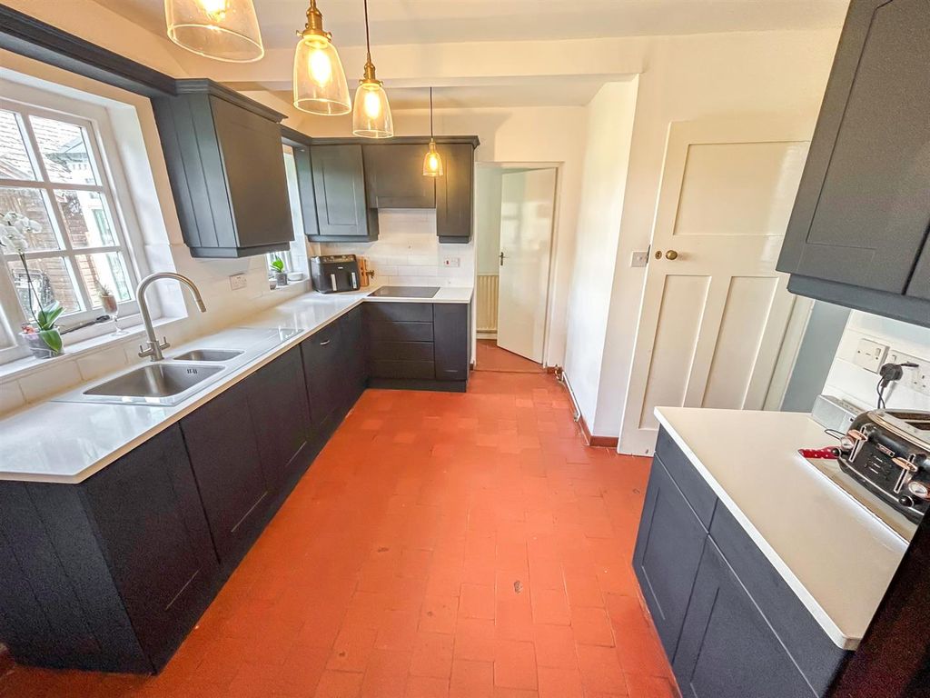 Property photo 3 of 22 Kitchen