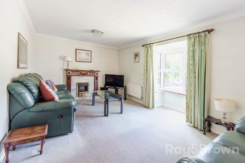 Property photo 2 of 50