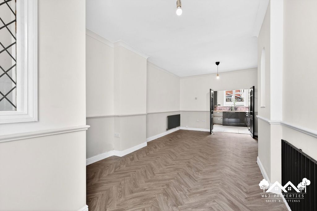 Property photo 2 of 25