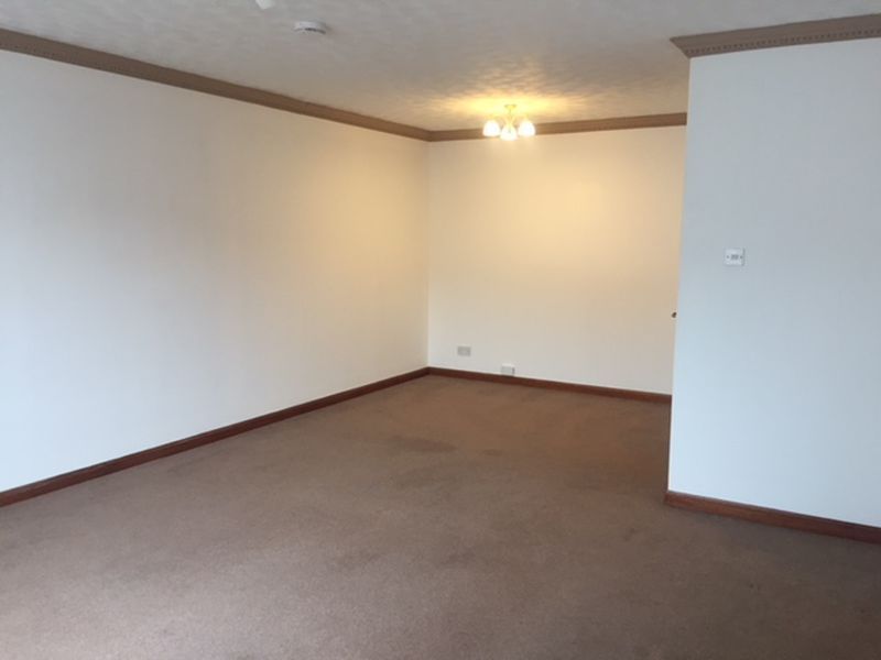 Property photo 3 of 11 Lounge