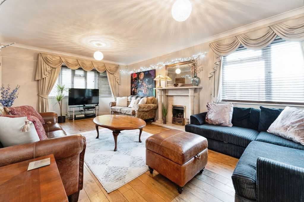 Property photo 2 of 26