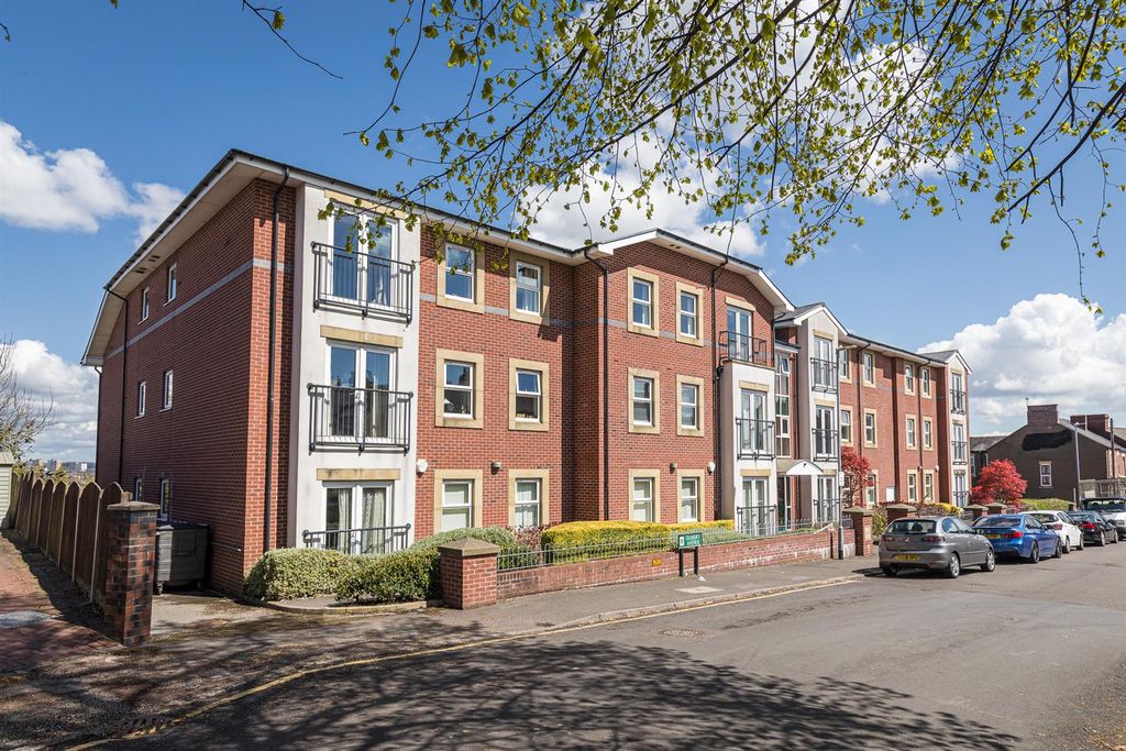 Property photo 1 of 8