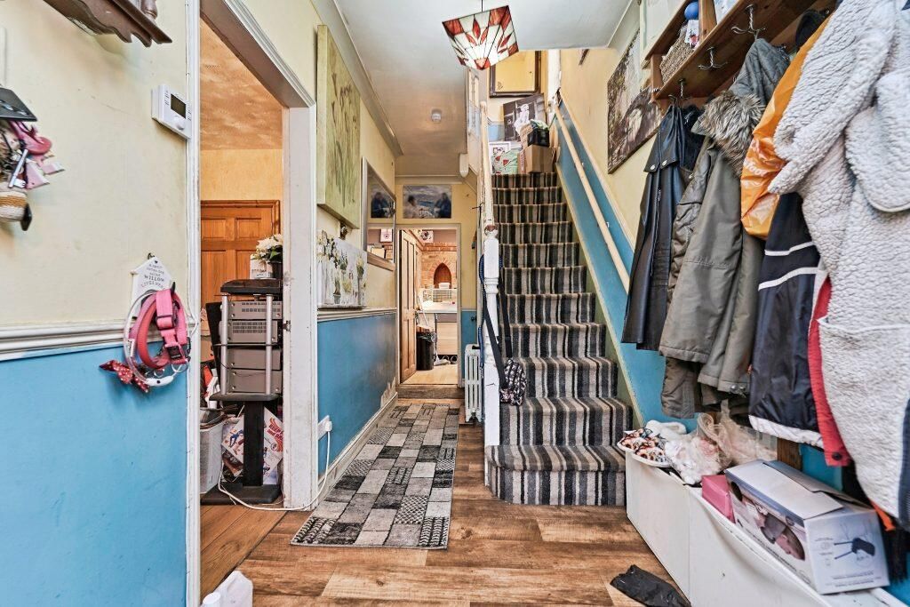 Property photo 2 of 17