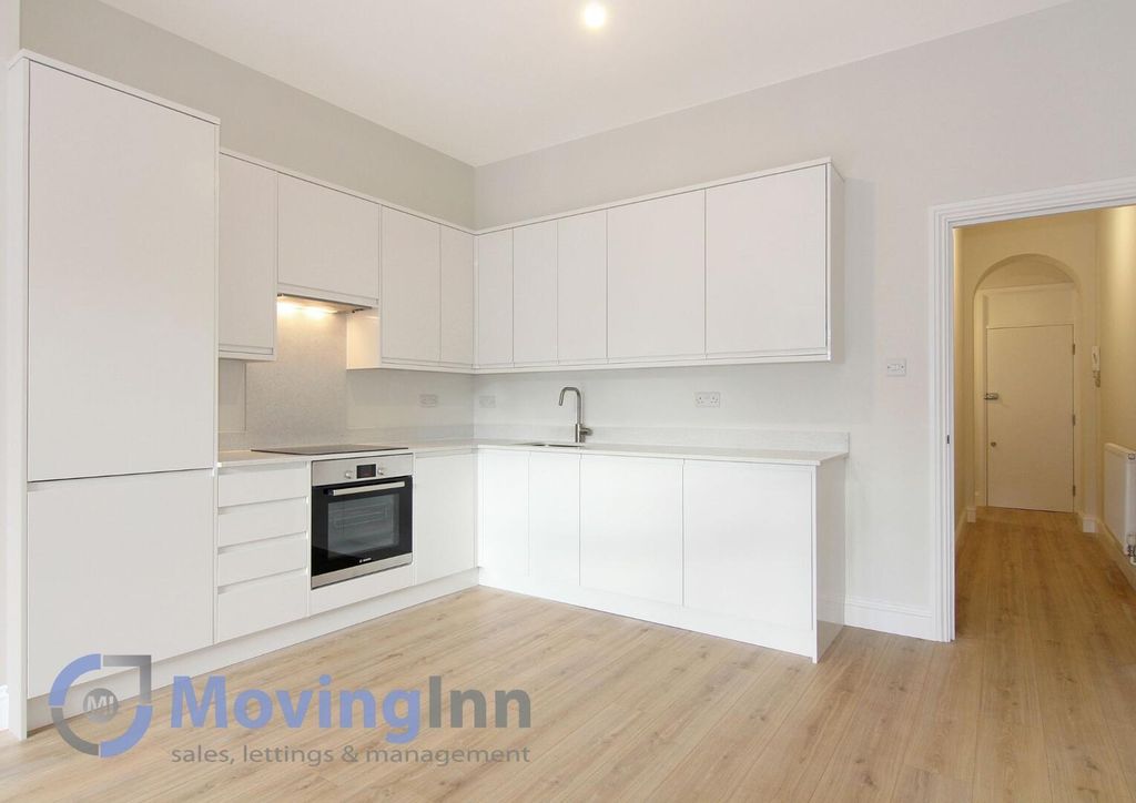 Property photo 3 of 10 Kitchen