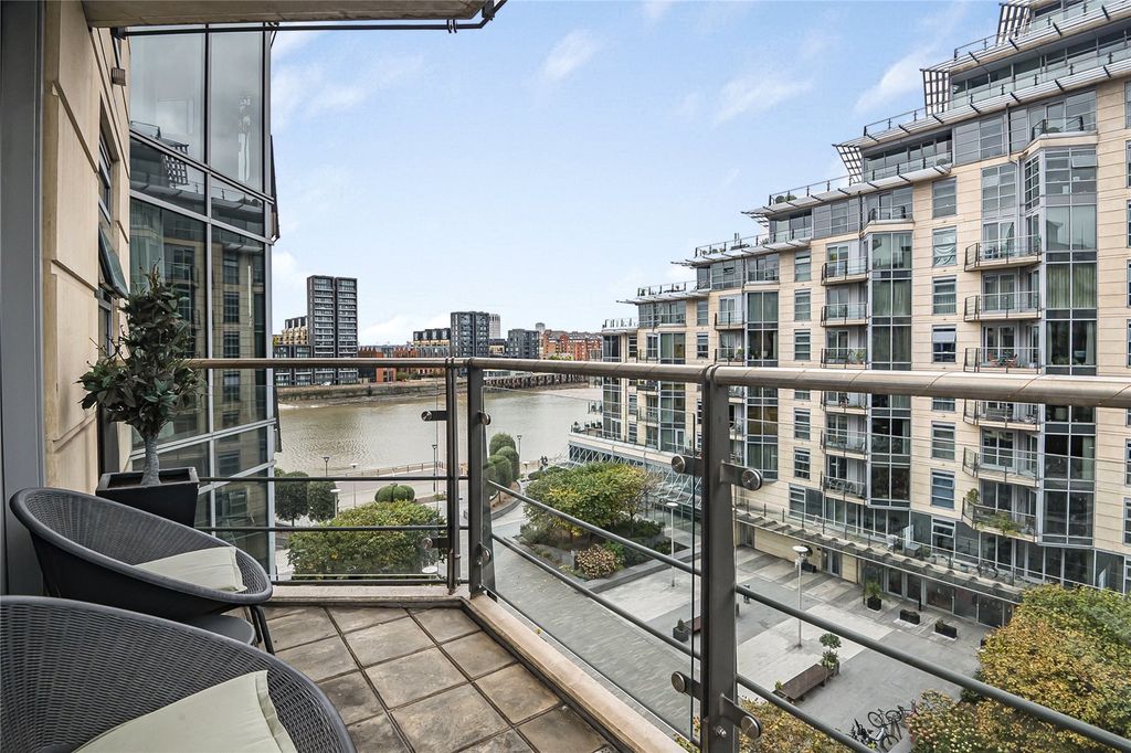 Property photo 2 of 25 Picture No. 15