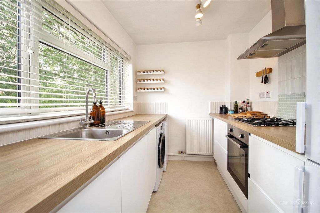 Property photo 3 of 15 Kitchen
