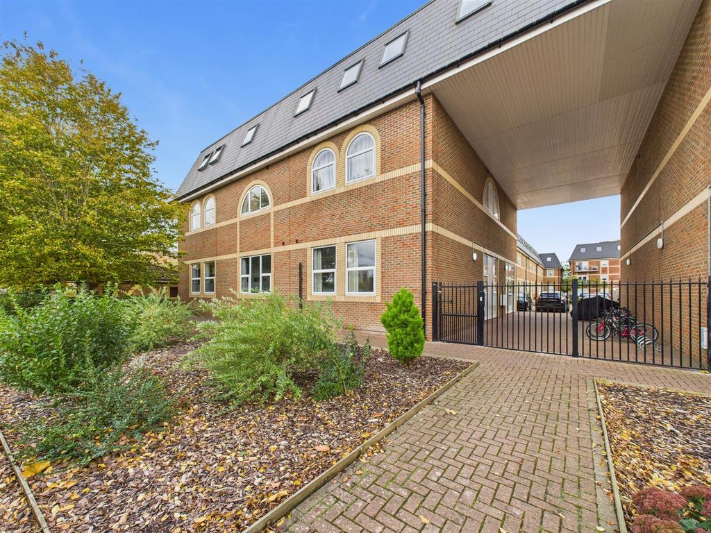 Property photo 1 of 11 Cam02435G0-Pr0064-Still013.Jpg