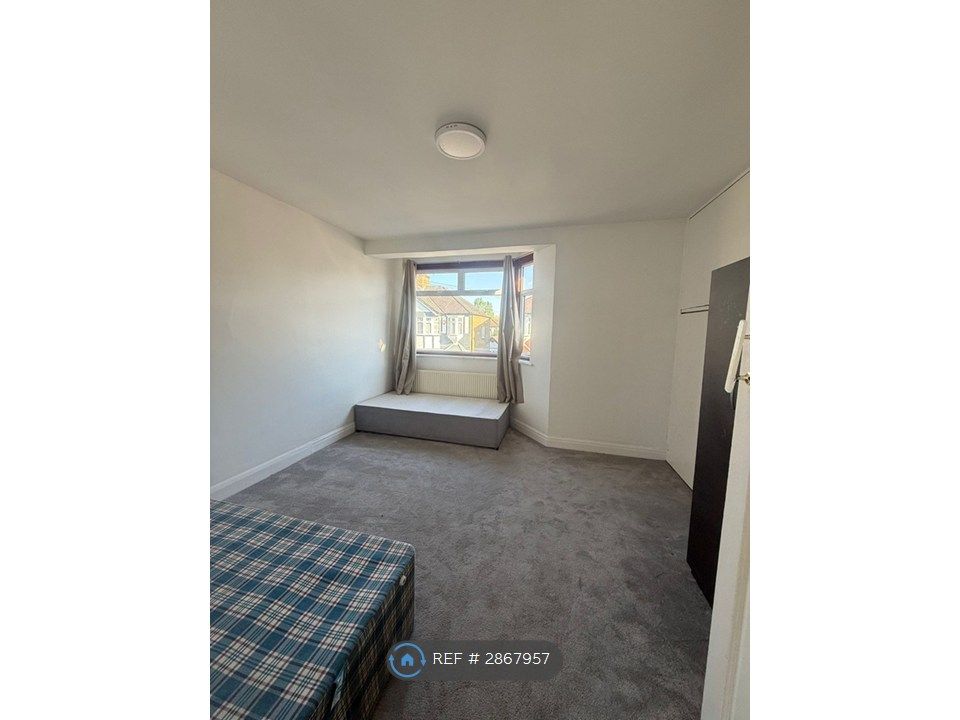 Property photo 2 of 5 Room 1