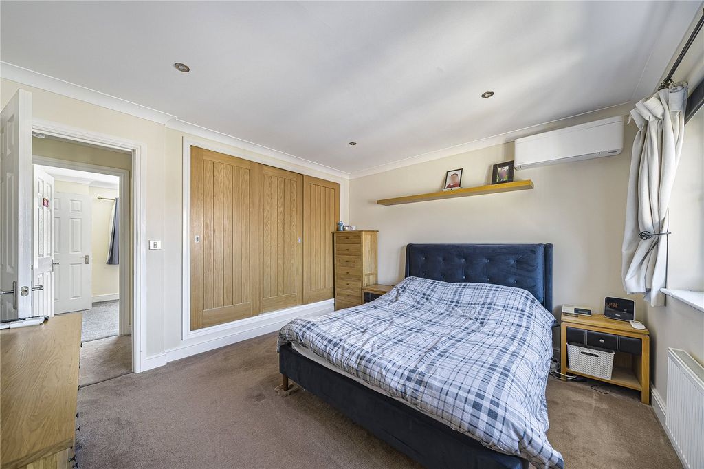 Additional image 50 of 5 bed detached house for saleCortland Close, Crayford, Kent DA1