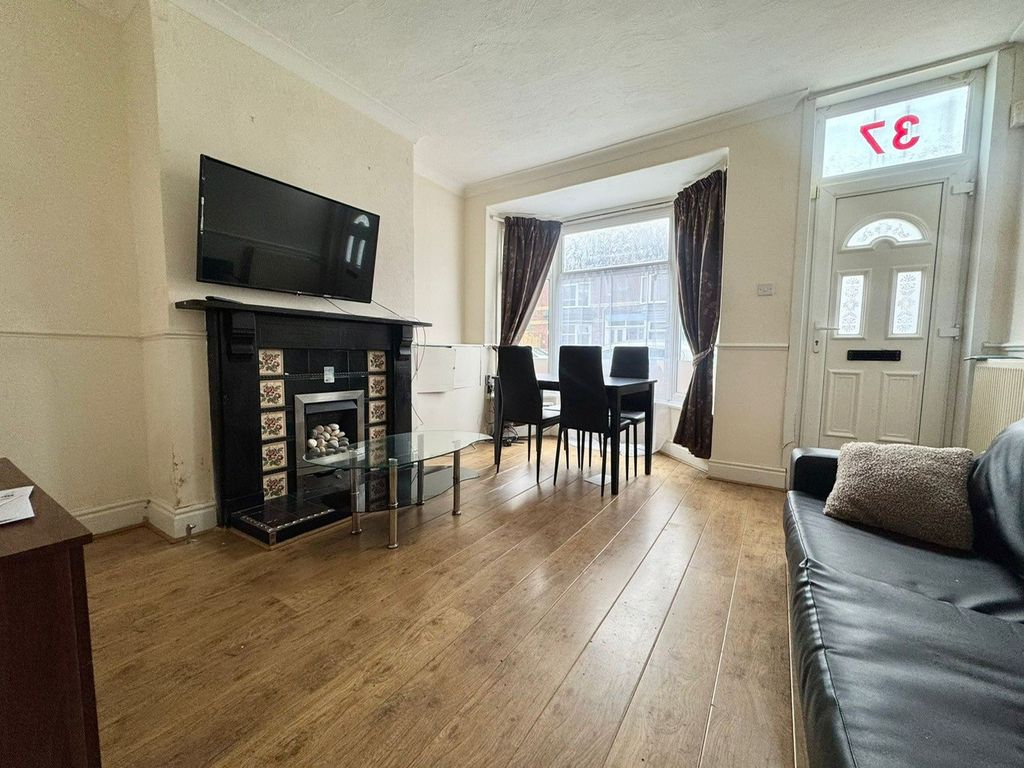 Property photo 2 of 7 Living Room
