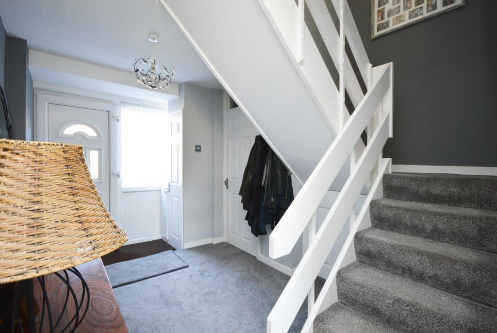 Property photo 2 of 17 Hallway