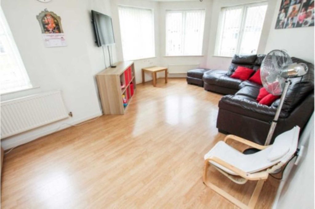 Property photo 2 of 9