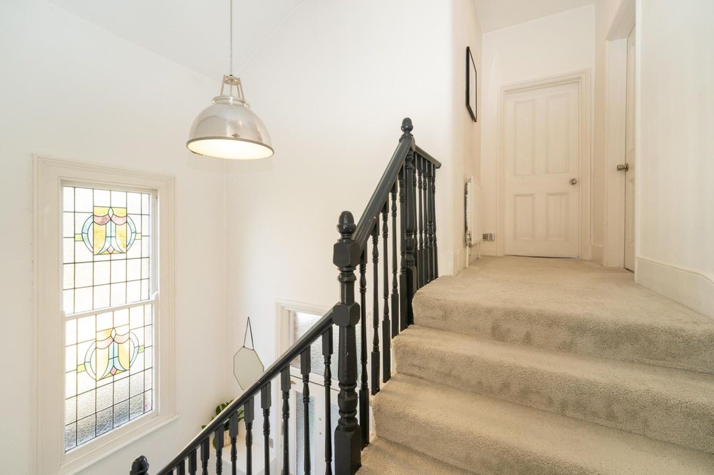 Property photo 3 of 11 Gallery