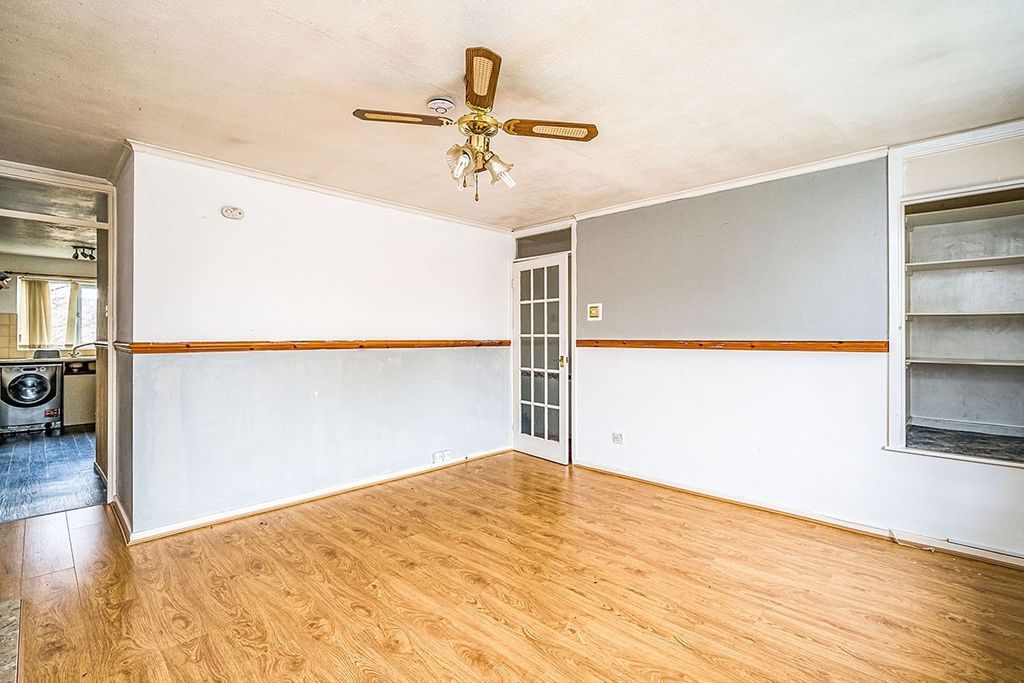 Property photo 3 of 7 Lounge