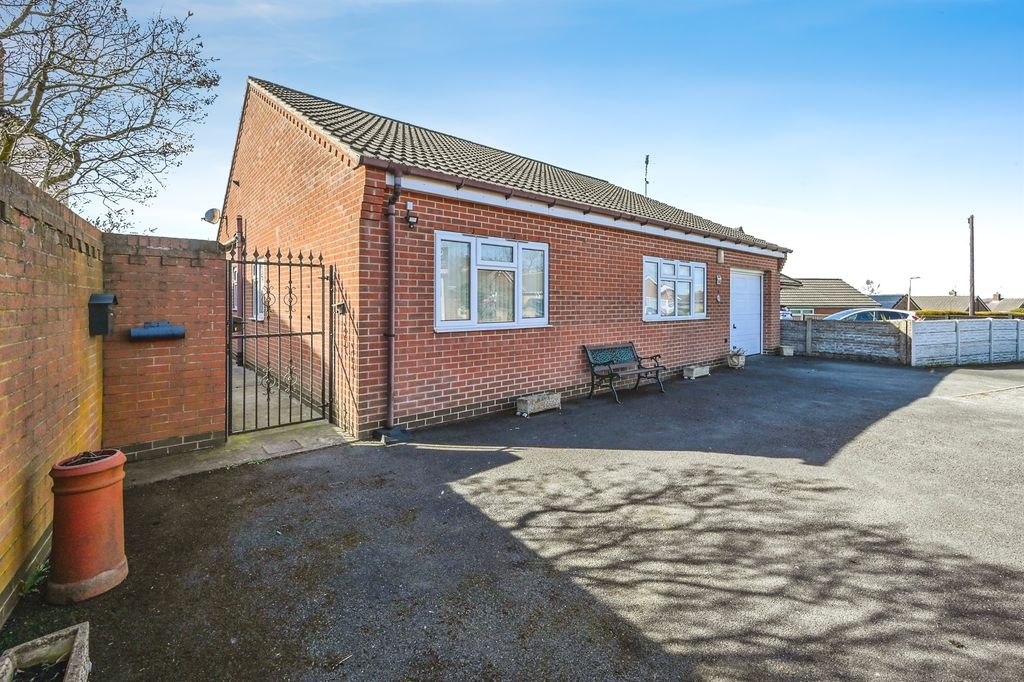 Property photo 2 of 26