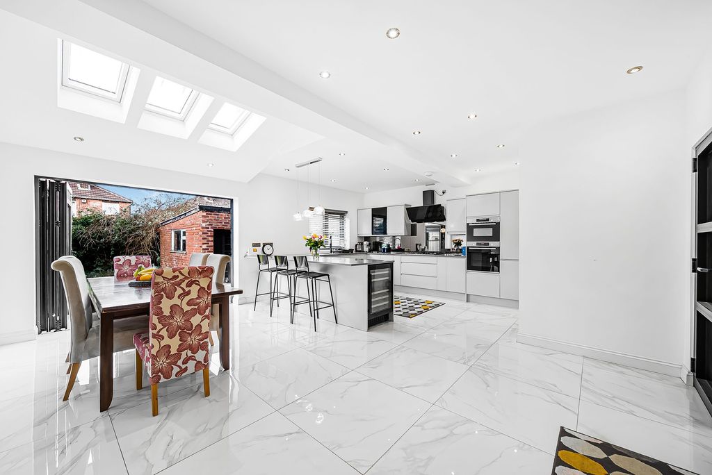 Property photo 3 of 48