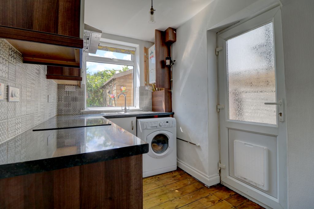 Property photo 3 of 15 Kitchen