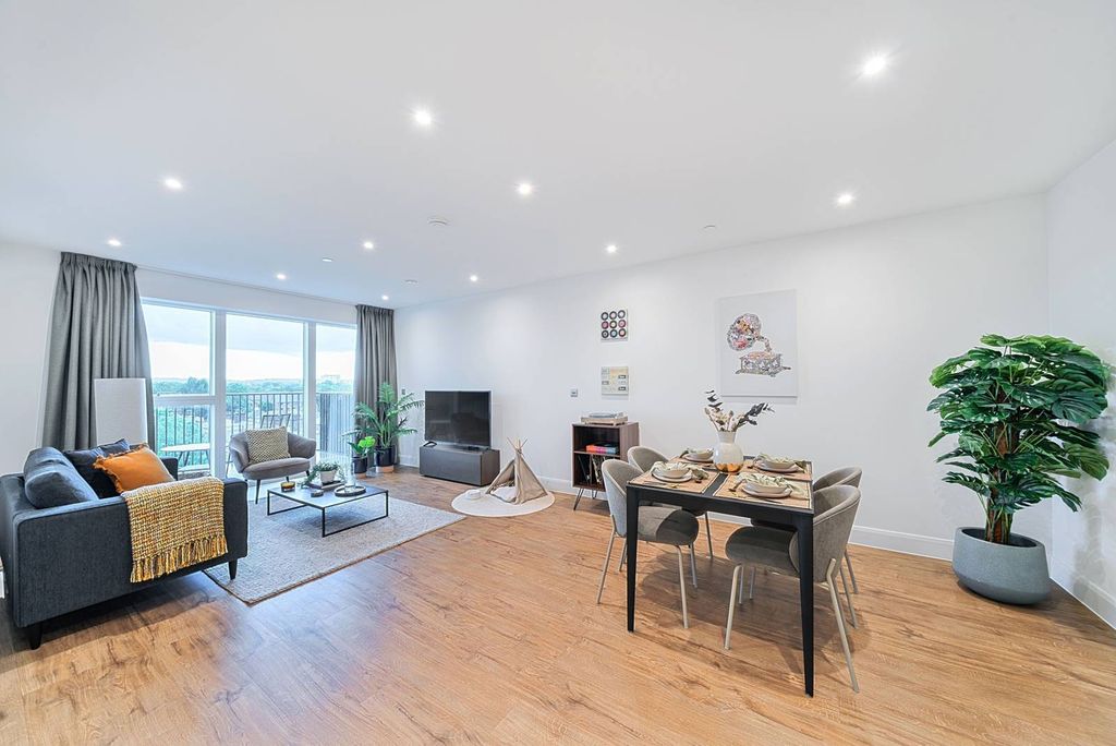 Property photo 2 of 51