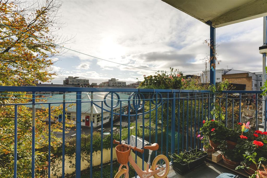 Property photo 3 of 21 Barnes House-14.Jpg