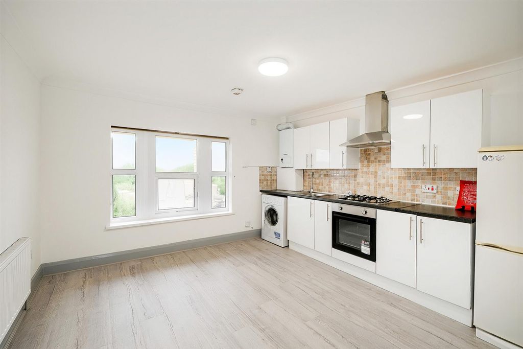 Property photo 3 of 21 20 North Birkbeck Road - Flats 2, 3, 4-42_Web.Jpg