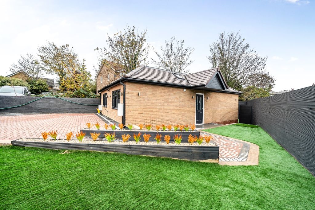 Property photo 1 of 15 3702712