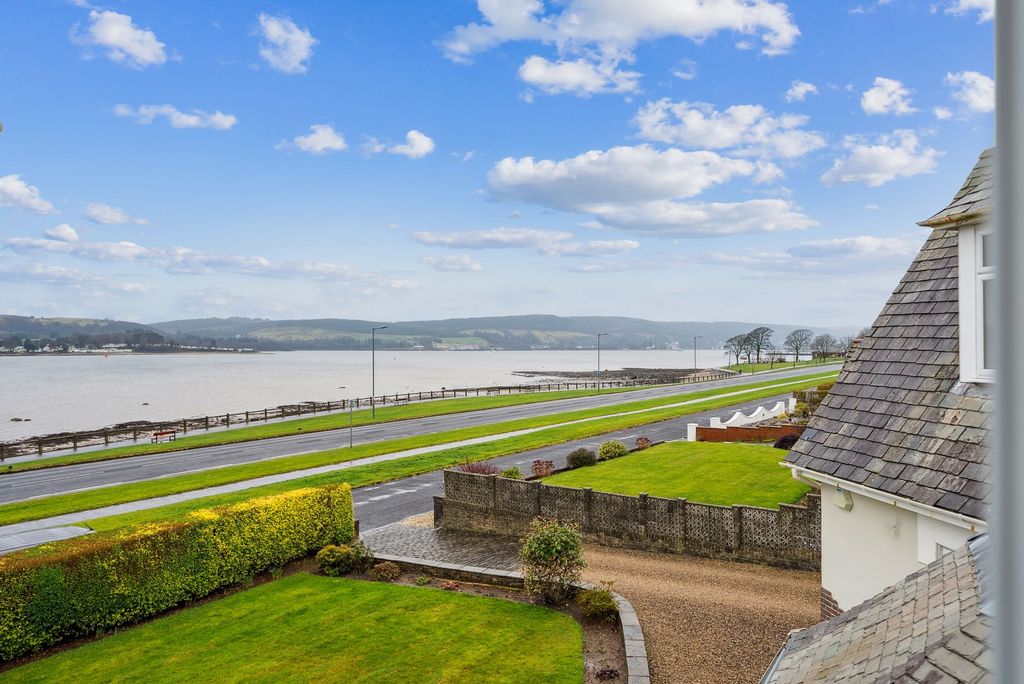 Property photo 2 of 34