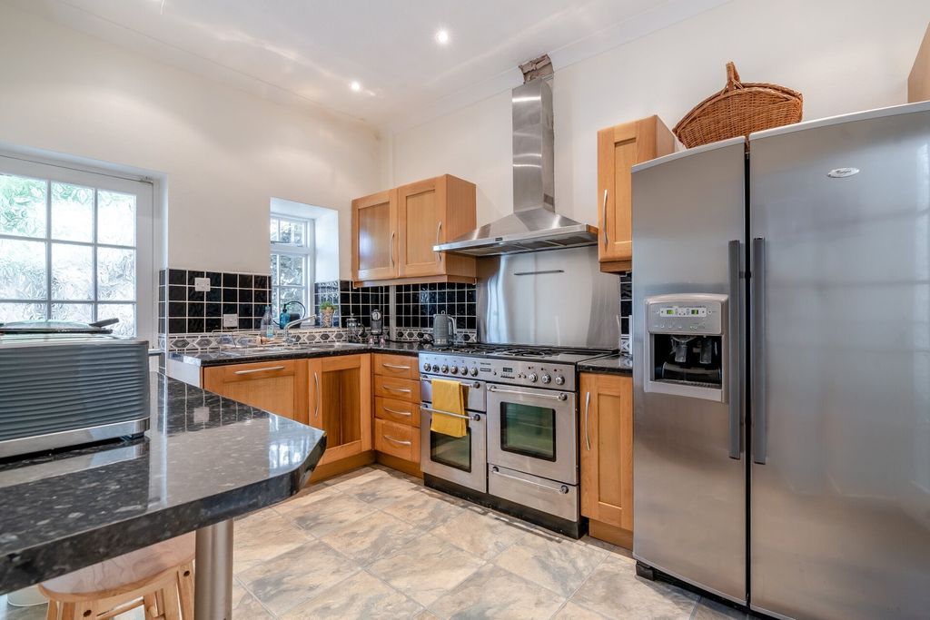 Property photo 3 of 44