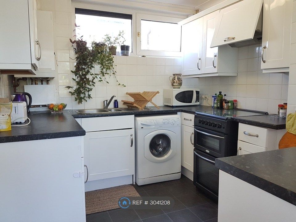 Property photo 2 of 11 Kitchen