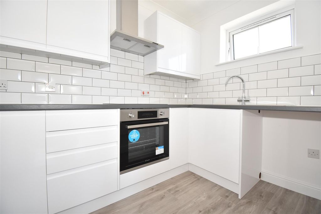 Property photo 2 of 5 Kitchen