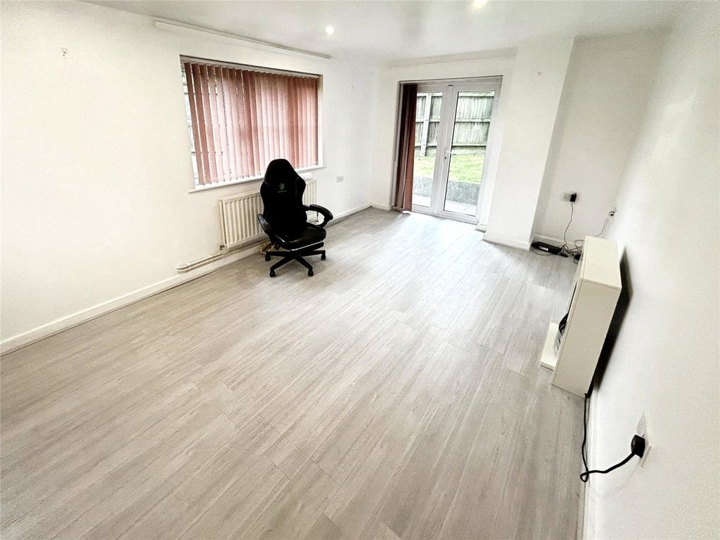 Property photo 3 of 7 Picture No. 02