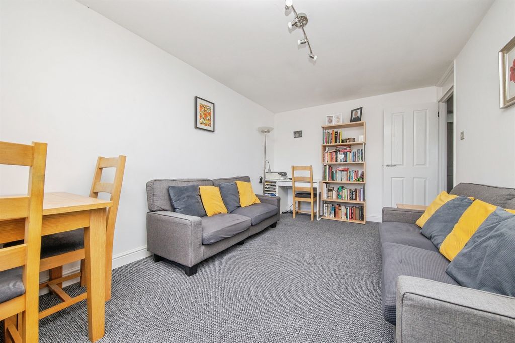 Property photo 3 of 10