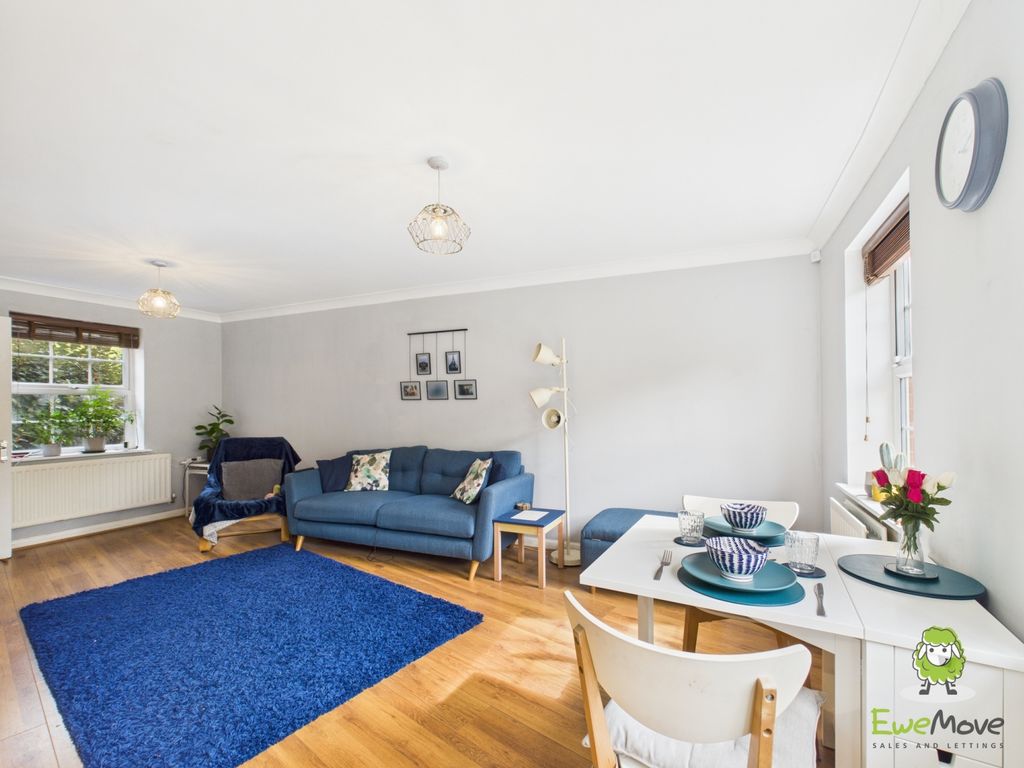 Property photo 2 of 10 Ewemove Estate Agents Basingstoke - Compton Way