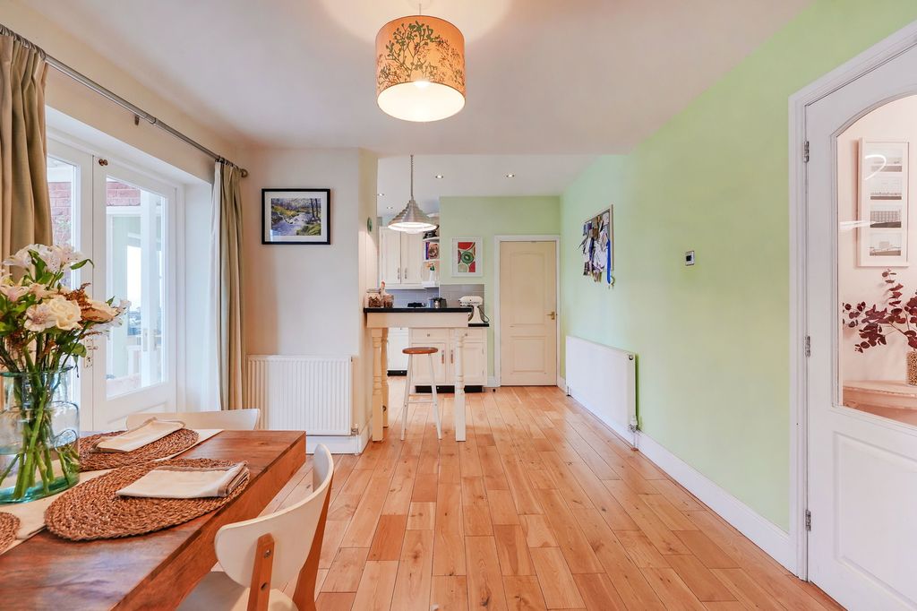 Property photo 2 of 30