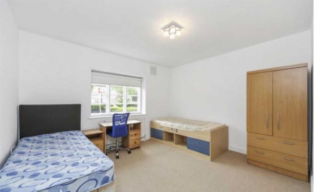 Property photo 2 of 9 Property-Photo-943