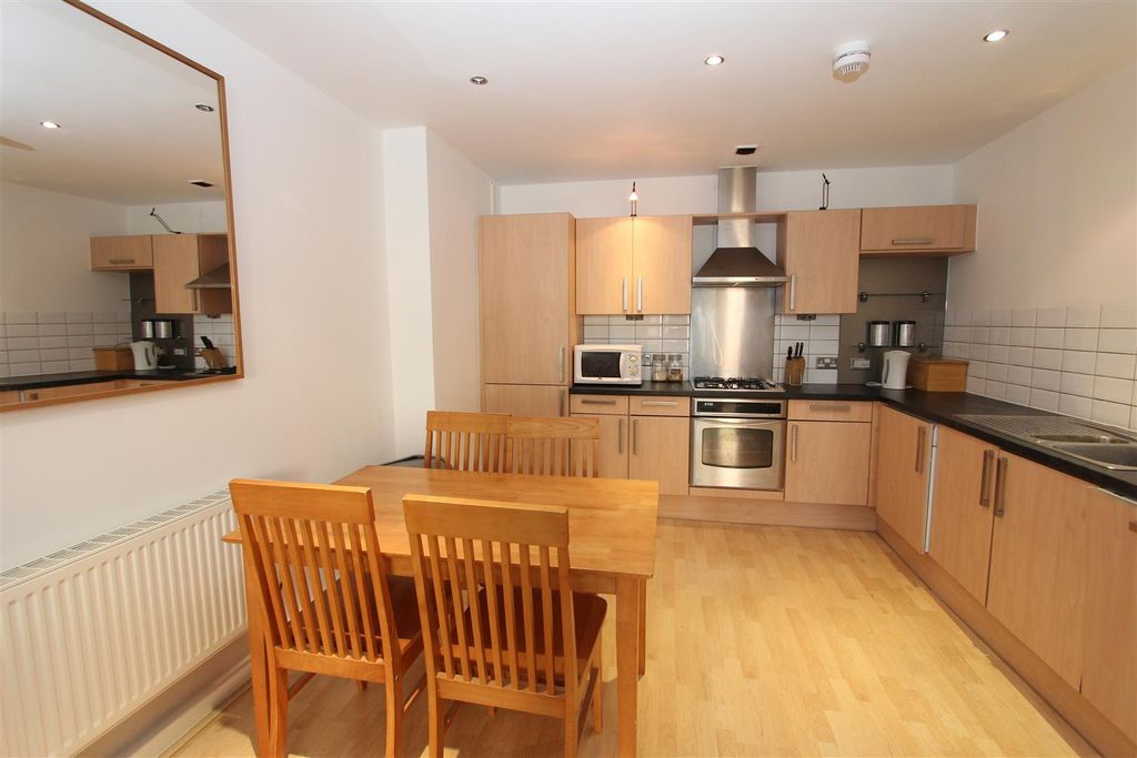 Property photo 2 of 8 Kitchen.Jpg