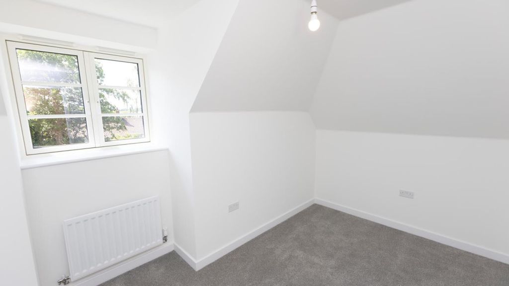 Additional image 19 of 2 bed flat for salePetworth GU28