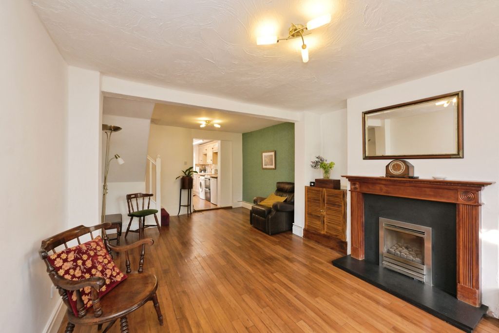 Property photo 3 of 20