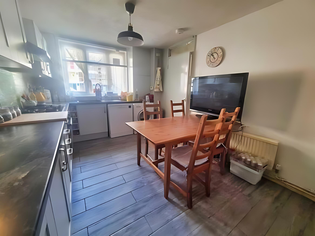 Property photo 3 of 13 Dewatermark