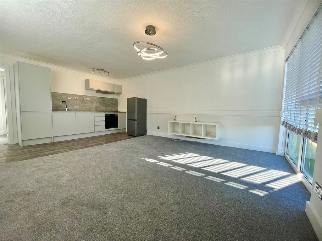 Property photo 1 of 11 Lounge/Kitchen