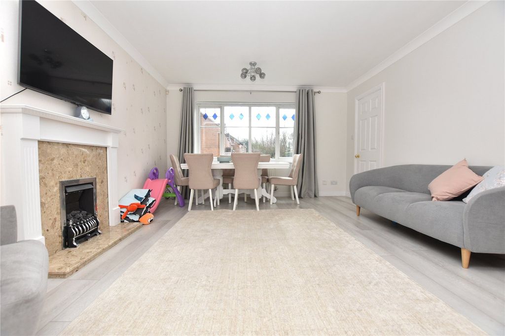 Property photo 2 of 22 Picture No. 15