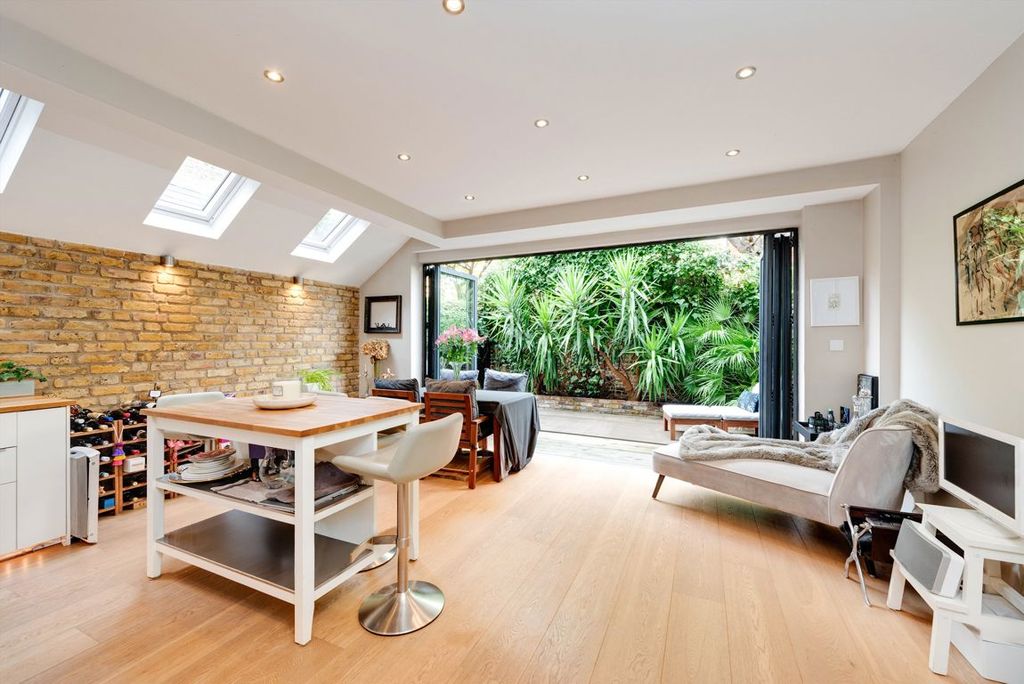 Property photo 3 of 6