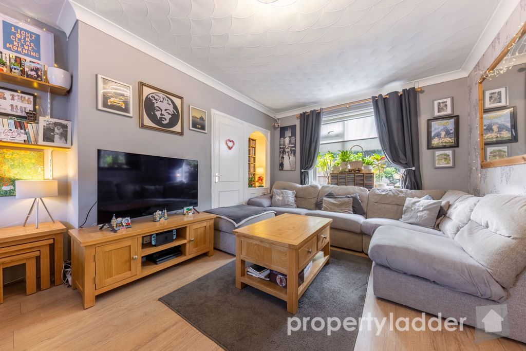 Property photo 2 of 19 Pl